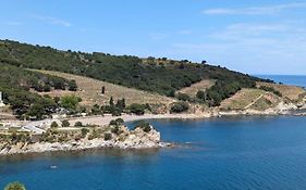 Grand studio avec vue sur la mer et parking